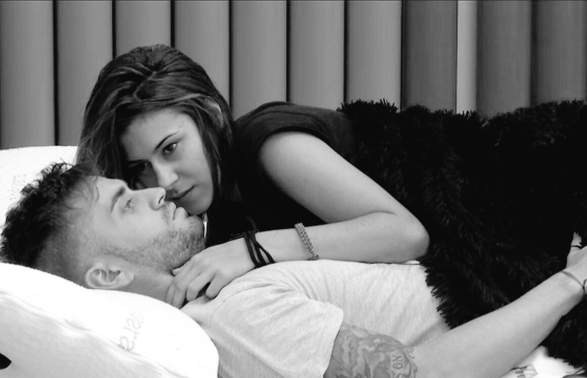 Beilla_84's tweet photo. #GHDirecto #RodriYBea me lo parece a mi o se parecen?? https://t.co/SkKGm0aivw