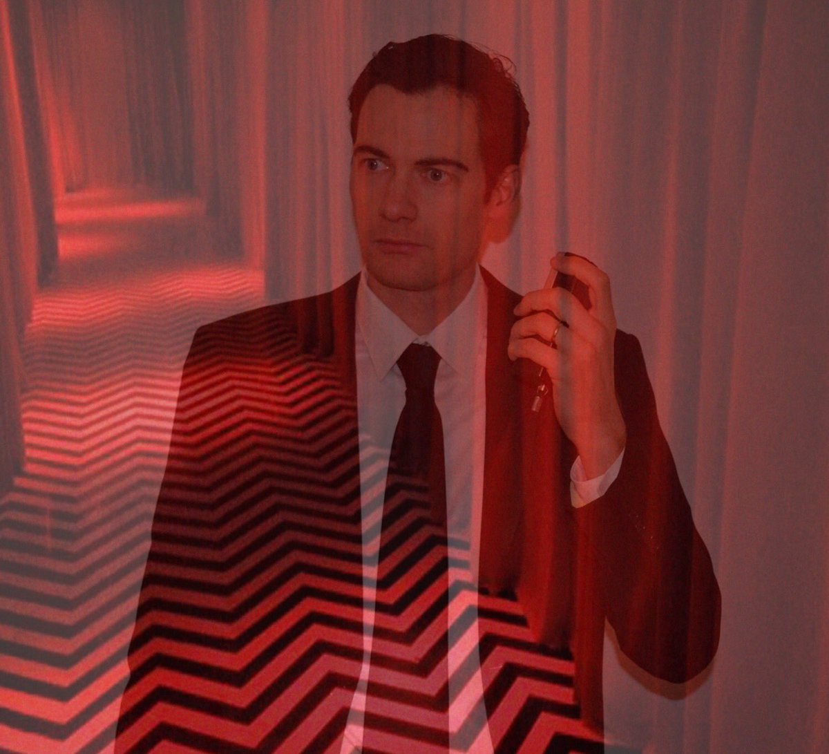 klaratava's tweet photo. #SpecialAgentCooper and #LauraPalmer's ghost for #Halloween.🎃🎃👻👻 #theredroom#theblacklodge #twinpeaks #HappyHalloween https://t.co/9eMrw44Fez