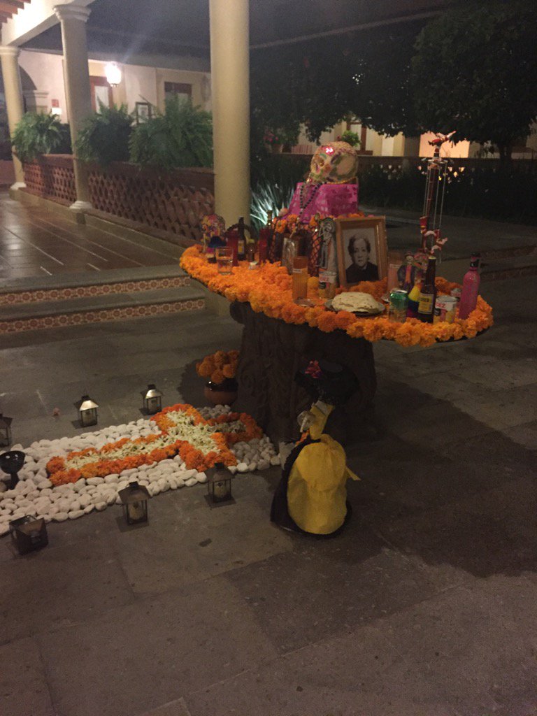 MaryBasurto's tweet photo. #Altares2016 #catrina https://t.co/qAEGGYqDRK