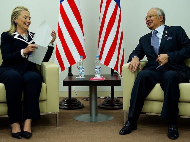 SRAntiFascism's tweet photo. #BObama #HClinton
ShrugOff #GlobalSlavery
2Protect'#TradeDeal'
EF:https://t.co/m2osOqfqfm
#TTIPCETA #HumanTrafficking
#ChildSlavery #ISDSICS https://t.co/hci4NUja4I