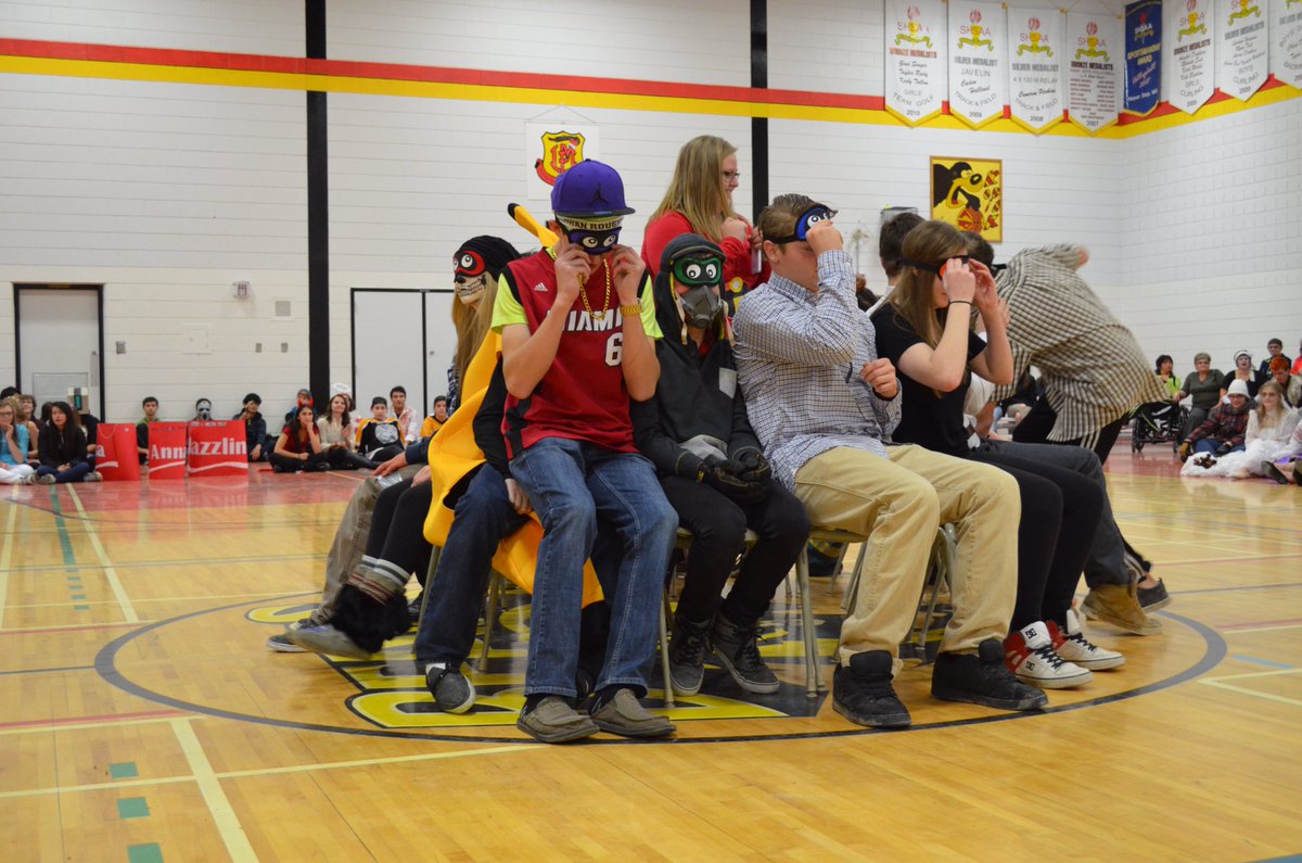 LPMillerBears's tweet photo. There was also a fun round of blindfold musical chairs and a dance number by the upstairs teachers! #helloretro #schoolspirit https://t.co/Pk3Vy3wl1B