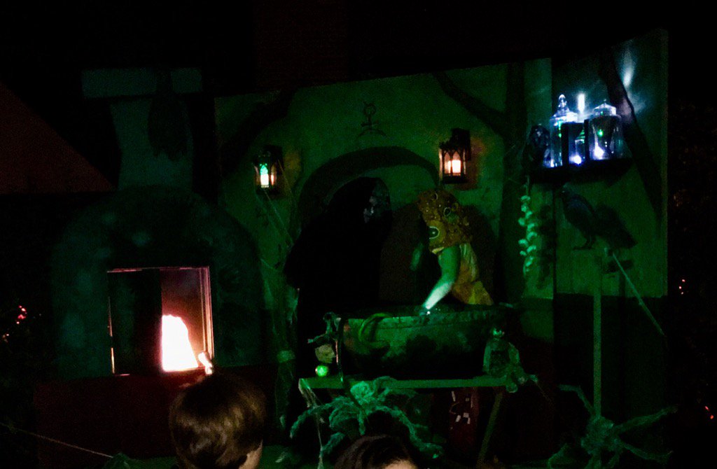 ToreBlystad's tweet photo. Spooky at the late Jobs residence https://t.co/6DFqcEMII6