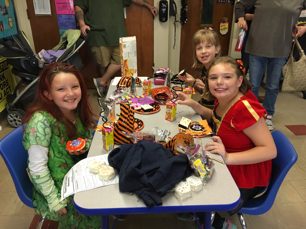 mageethird's tweet image. Halloween party! Magee Three. #MWESpride