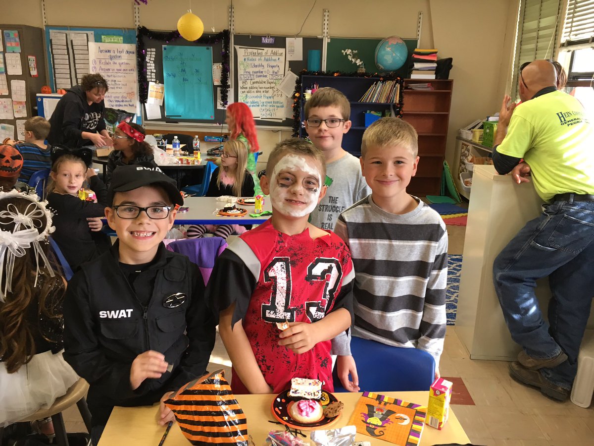 mageethird's tweet image. Halloween party! Magee Three. #MWESpride