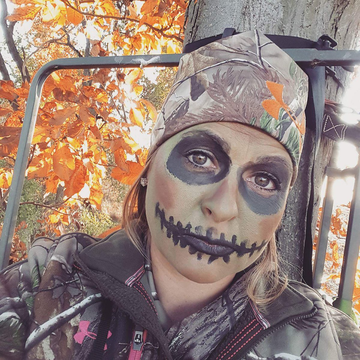 ktitus36's tweet photo. When you #hunt #halloween  weekend #bowhunting #trickortreat https://t.co/vxzp8SQPjX