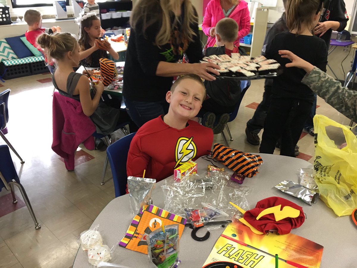 mageethird's tweet image. Halloween party! Magee Three. #MWESpride