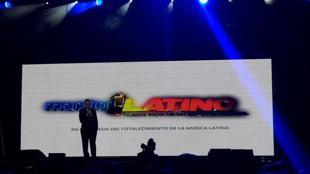 SAPSGrupero's tweet photo. En estos momentos inician Los Premios de @monitorLATINO  y Juan Carlos Hidalgo es el encargado de dar la bienvenida a los asistentes https://t.co/9RbeDQVViu