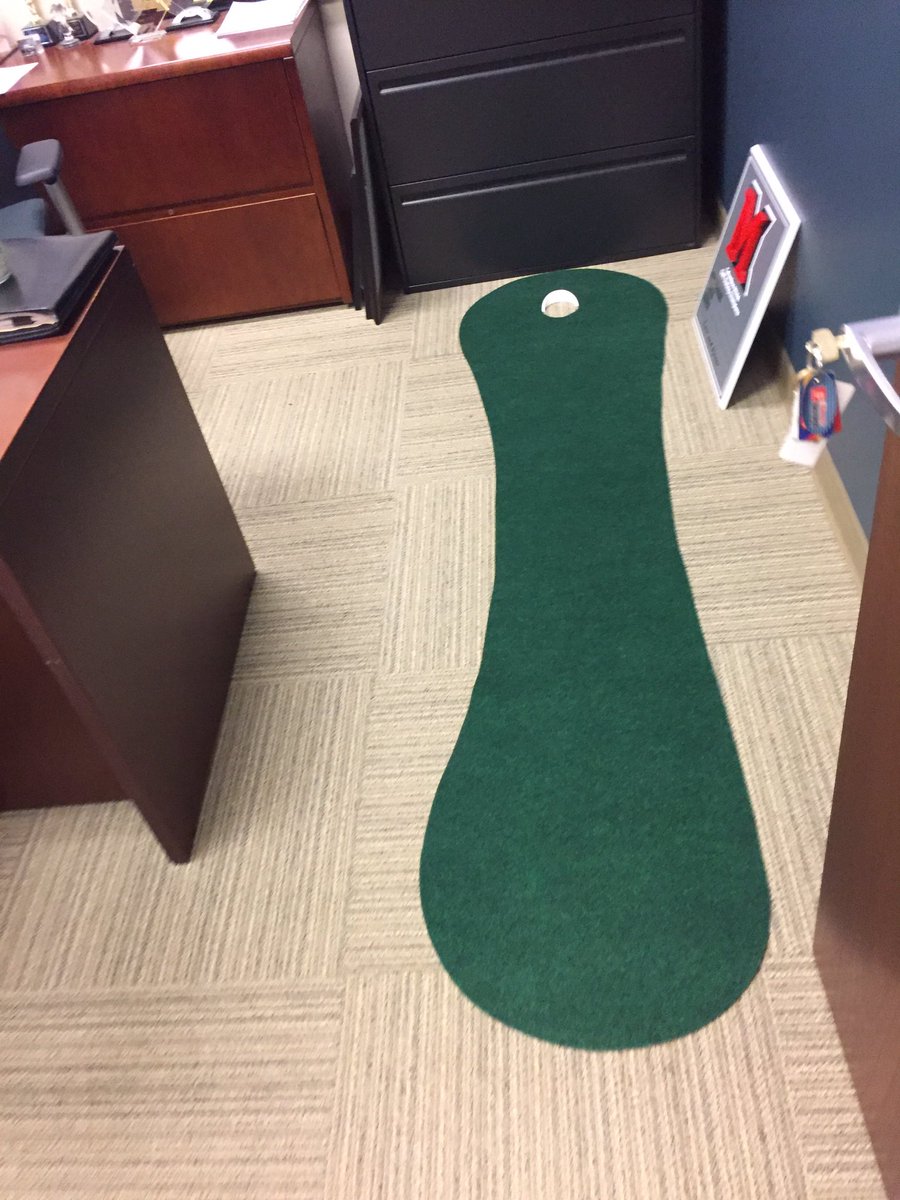 rwdgolf99's tweet photo. let golf season continue! great addition to the office today...#righthandonly #sorrynotsosorry @mattmil21 @georgejackson33 https://t.co/pCKa5VTWq0