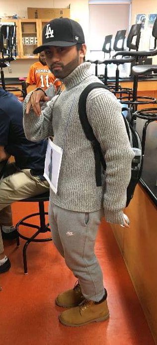 minaannee's tweet photo. MY BROTHER WENT AS DRAKE FOR HALLOWEEN AND HE MESSAGED HIM IM SCREAMING 😂😂😂 https://t.co/aBX05uqnbA