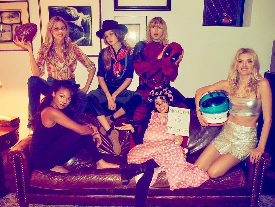 TSAlbumsNews's tweet photo. Happy Halloween from Taylor and her squad!! Taylor is dressed as Deadpool! https://t.co/MjiEN29d5D
