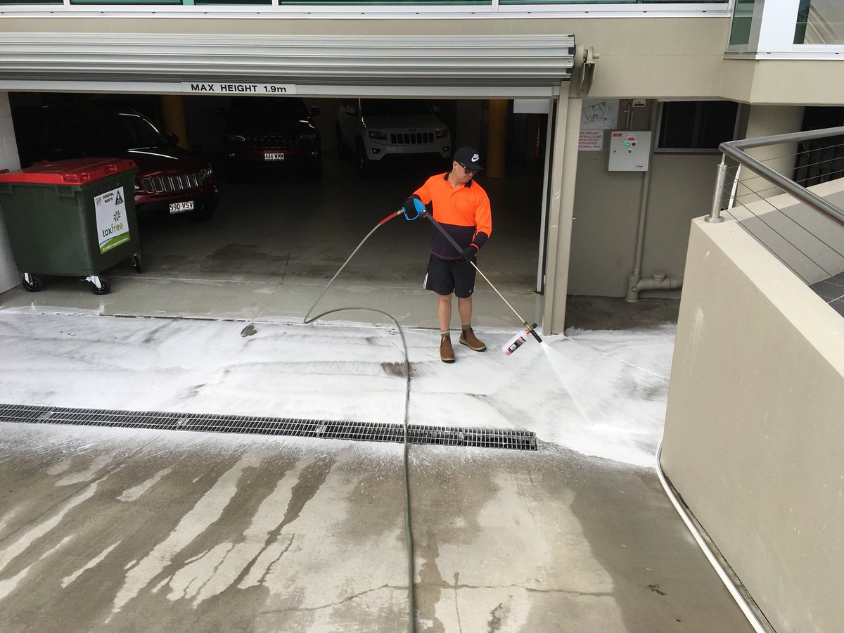 brpressureclean's tweet photo. #Brisbane high pressure #concrete #cleaning #degreaser #Jeep #Chrysler car yard for #building #maintenance #job in #Queensland #Australia https://t.co/Zb7I1O2qxA