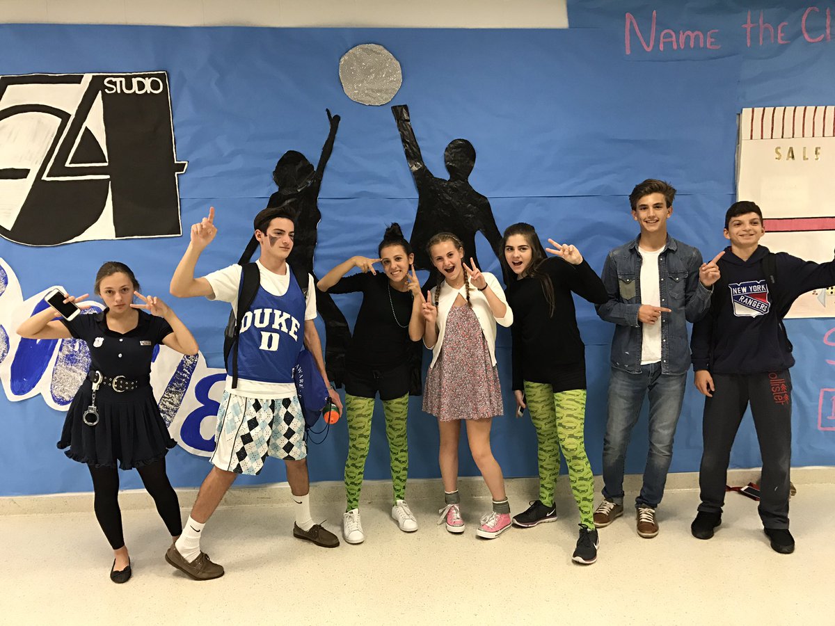 eastern_20's tweet photo. Sneak peak of the freshman class's spirit week wall! Thanks to everyone who came to help! It looks amazing and we all worked really hard! https://t.co/lwmNitYm6p