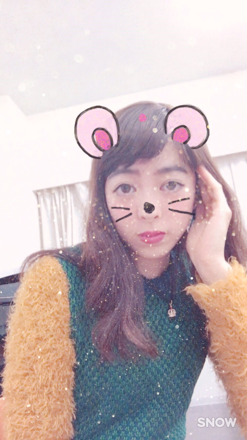 Cantiamo 演奏者紹介 菊池真里亜 日本人離れしたビジュアルから日本人離れした言動が飛び出すピアニストです ほわほわとした可愛さで とんでもない歌詞にも美しい伴奏をしてくれます