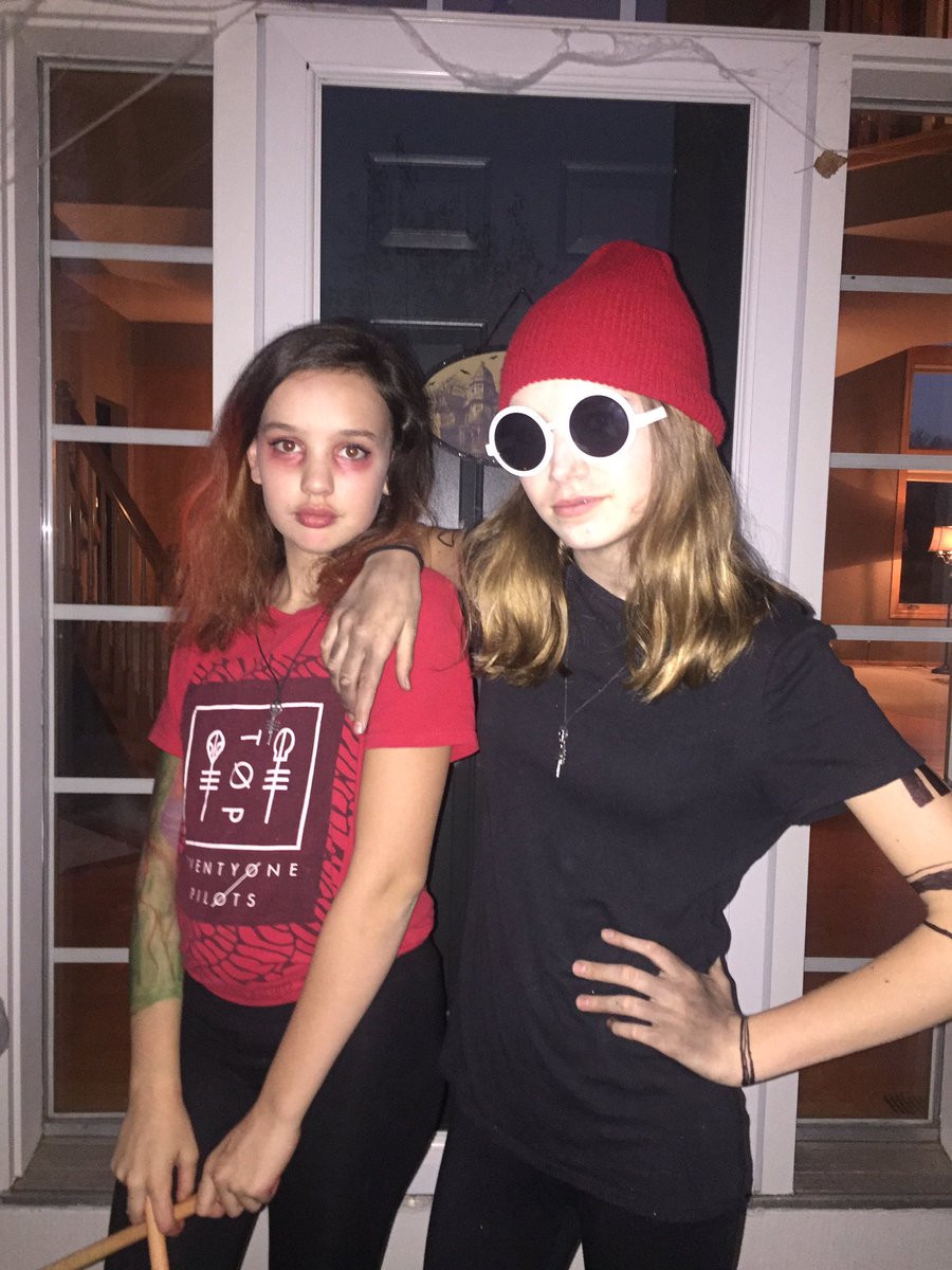 AmyThill's tweet photo. @twentyonepilots   Your biggest fans. Truly. Meet and greet next time you are in Minneapolis/St. Paul? https://t.co/jWTzry2TVu