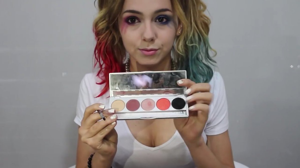 LesliePDC15's tweet photo. @DanielaRued mi parte favorita el maquillaje de los ojos ☺☺ increíble 👏👏 https://t.co/jfEZfvc3Co