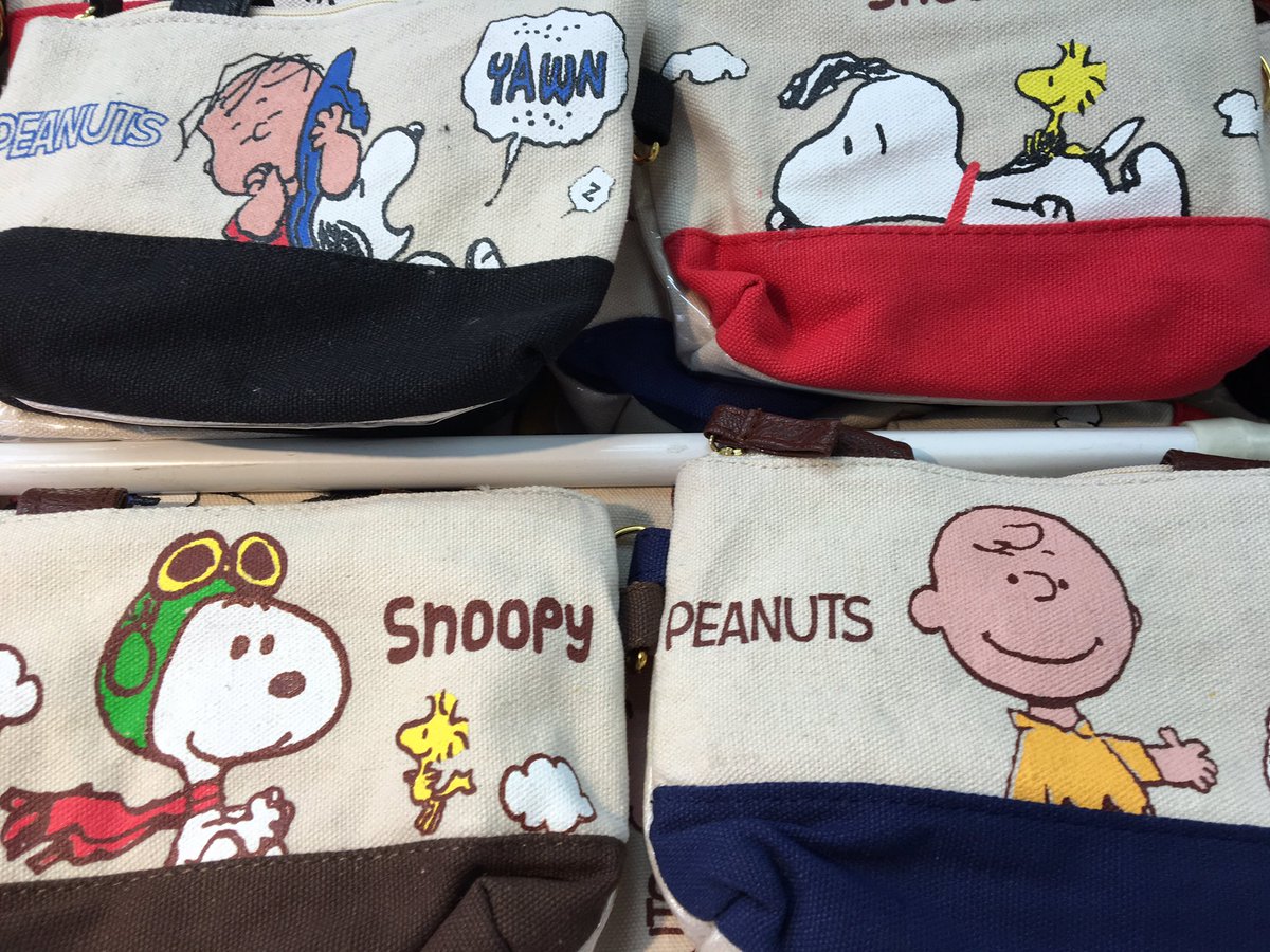 アドアーズ横須賀店 على تويتر 新景品情報 スヌーピー スマホポシェットが登場しました かわいいサイズのポシェットでスマホを持ち歩こう 汐入 横須賀 アドアーズ