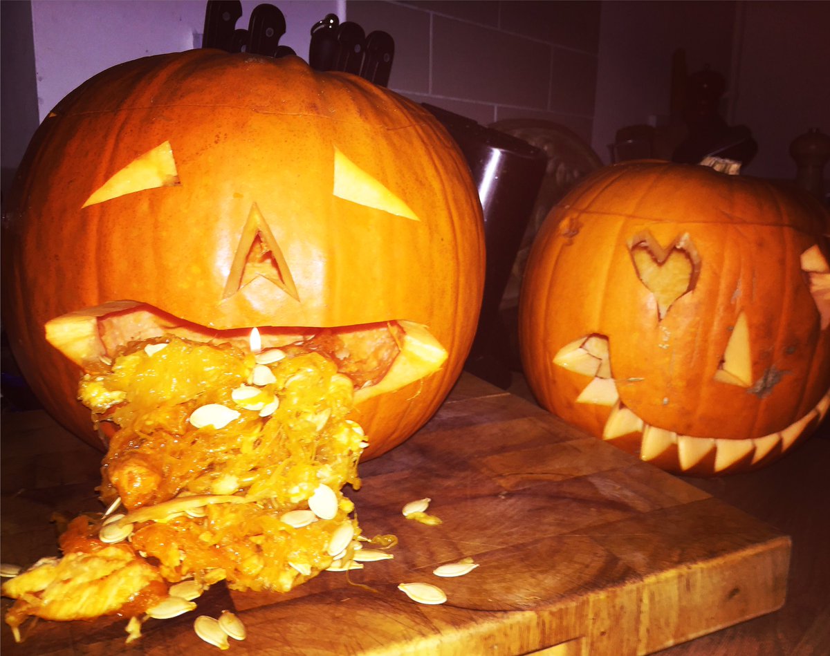 TwinkleBag's tweet photo. Delightful carving efforts in the Culmer household .. a bit of a running theme for the weekend ... https://t.co/4dCw7rZSKE