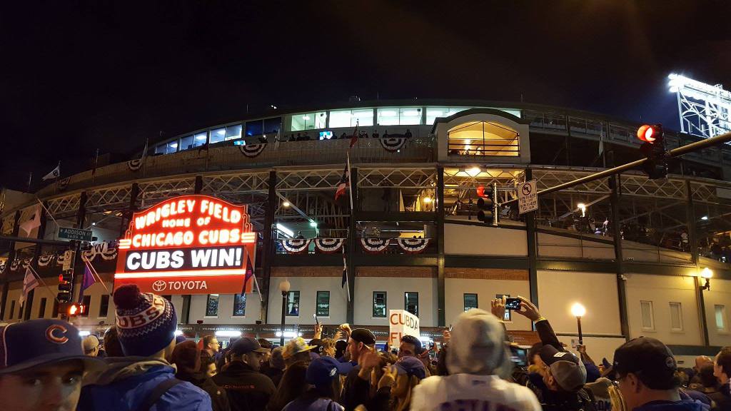 brightandweird's tweet photo. Worth it: Wrigleyville during Game 5 https://t.co/wlfZhORJA6 https://t.co/c9c4I4l3ZO