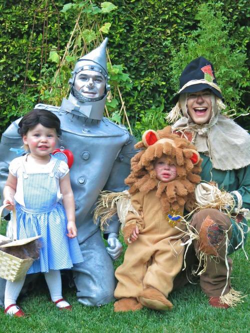 RealNonchalant's tweet photo. NPH family always kills it https://t.co/lWPt8MoIGN