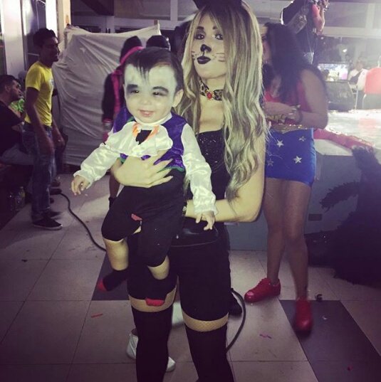 SarahiiGuillen1's tweet photo. #haloween 2016 🎃#Draculito y #Leopearda  Hermosos 😍 #YoVeoEsShowXMade  @madeeleynA https://t.co/33NHdsYhog