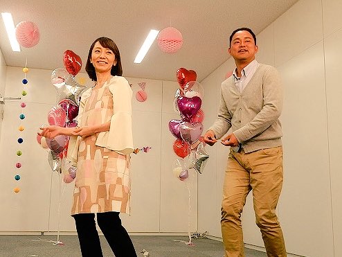 CBCアナウンサーが踊っている「恋ダンス」、実は何度も衣装チェンジしてるんですよ。このパート、由香アナは3分クッキングのエプロンで。1番着替えてるのは宮部アナか
