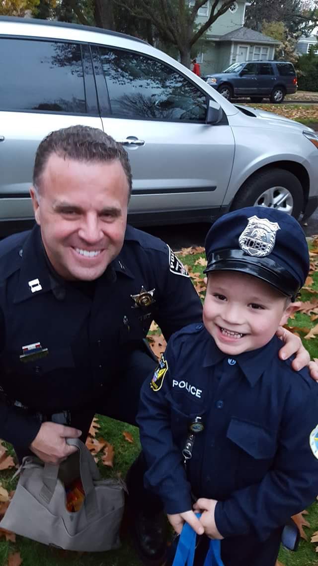 BoisePD's tweet photo. Thank you to everyone who made it a great night! Enjoy all that candy &amp; #HappyHalloween. #iamboise #boise #harrisonblvd #7boo https://t.co/ri86KR9jIO