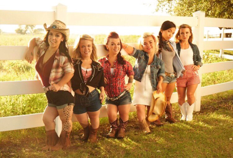 Can't wait for y'all to meet all my girls ! #littlewomendallas comes on nov 2nd on @lifetimetv https://t.co/UpzwH9xNIR