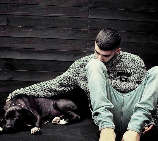 Moniuribb's tweet photo. No name @VasHappens_Zayn: Nos llueven fotos de Zayn. Dios cuanto amo a este hombre  https://t.co/WnmejlbWmH