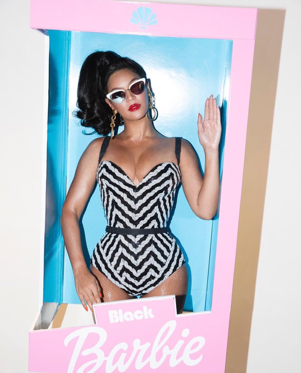 BeyLegion's tweet image. Beyoncé, Jay Z &amp;amp; Blue as Black Barbie &amp;amp; Ken family for Halloween 🎃