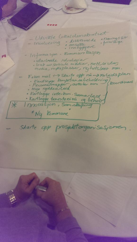 jess_gaer's tweet photo. Med hilsen fra bord 25 :-) #komref https://t.co/wYI9XW4KXj