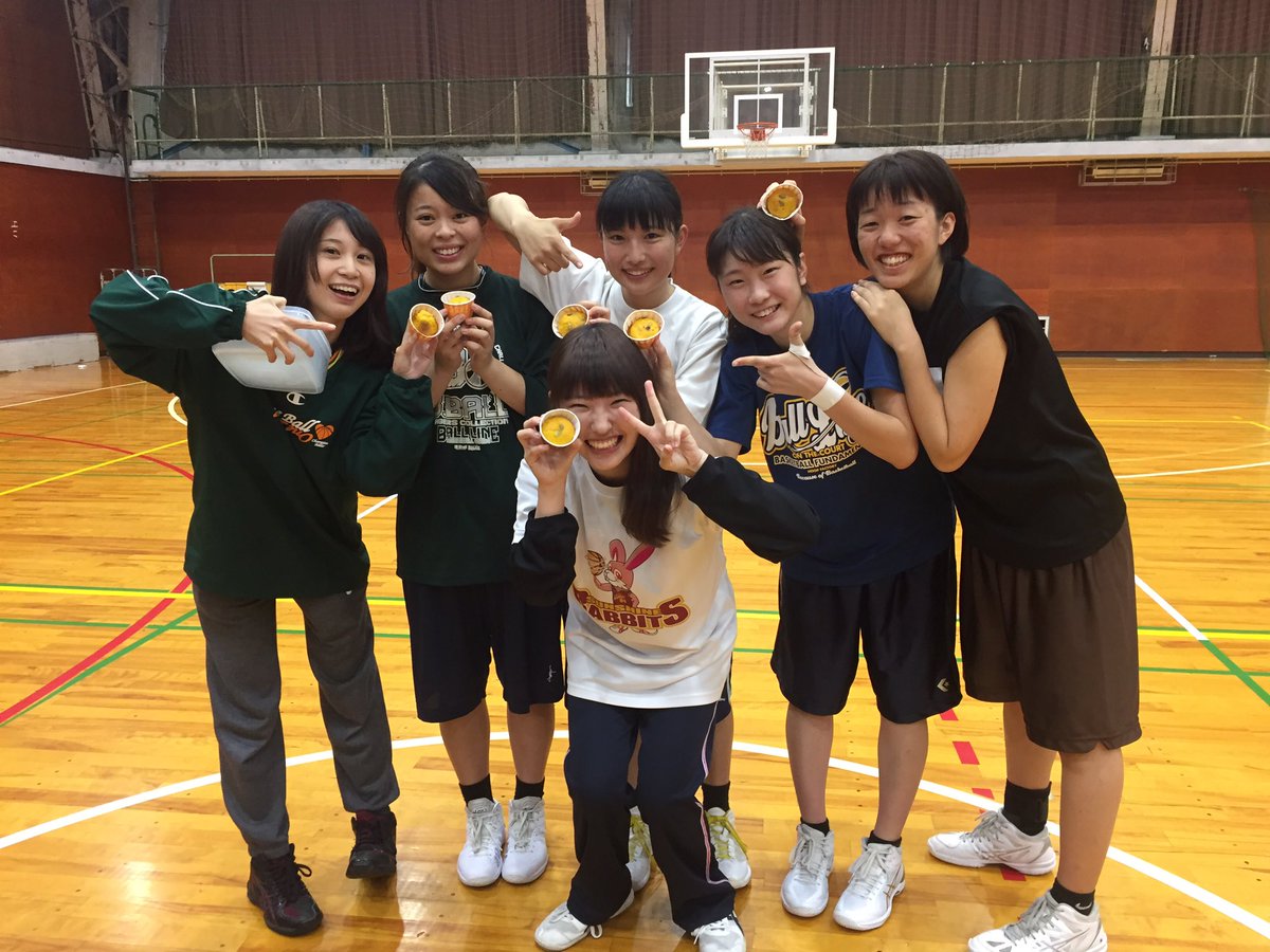 愛知教育大学女子バスケットボール部 A Twitteren 今日は1年生マネージャー セラの誕生日です 大学に入って初めてバスケと関わり 日々マネージャーの仕事と共に バスケの勉強をがんばっています 1年生からもらったバッシュで4年後スタメンを目指してがんばれ 笑