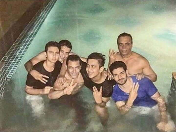 Bollyhungama's tweet photo. GOA CALLING! @BeingSalmanKhan chilling with his guy-gang in Goa https://t.co/On68QQQ5lG