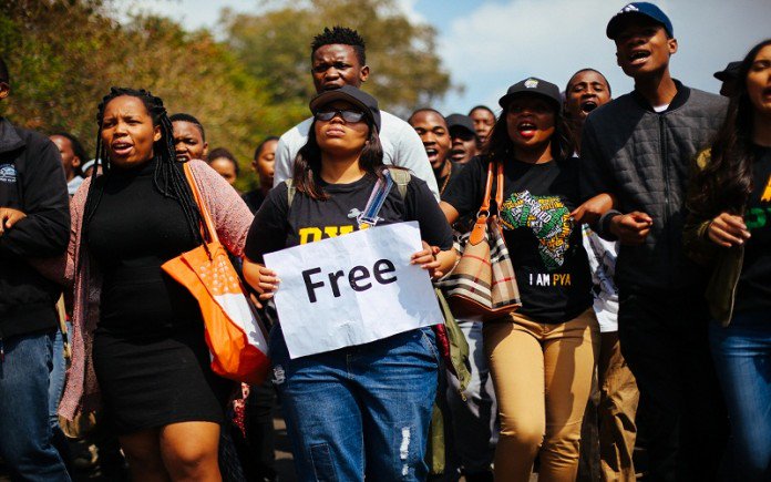 AfroVoiceNews's tweet photo. #UWCFeesWillFall to outline way forward| https://t.co/9Rs4dxDW0X https://t.co/g9LZirRYlR