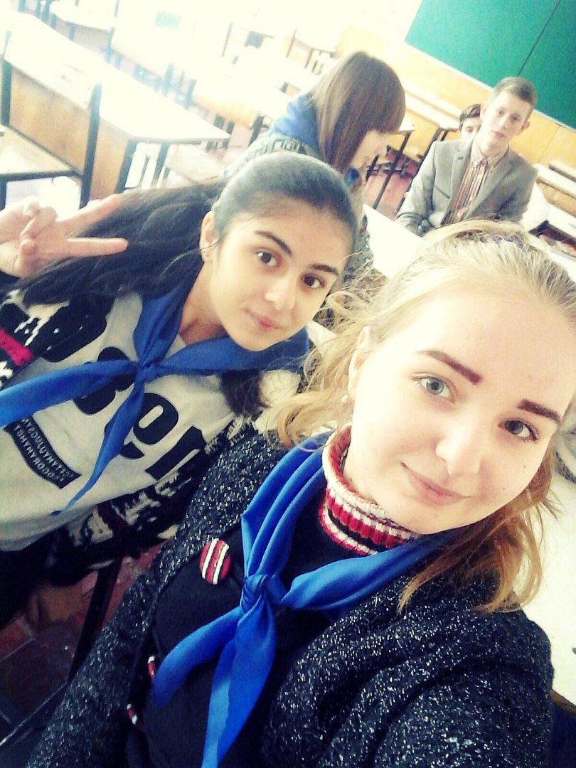 sherstyucka's tweet photo. #ecole. сидим на химии #скучно, #последний урок✏✒📚😌😏 https://t.co/eyoCGV4AbR