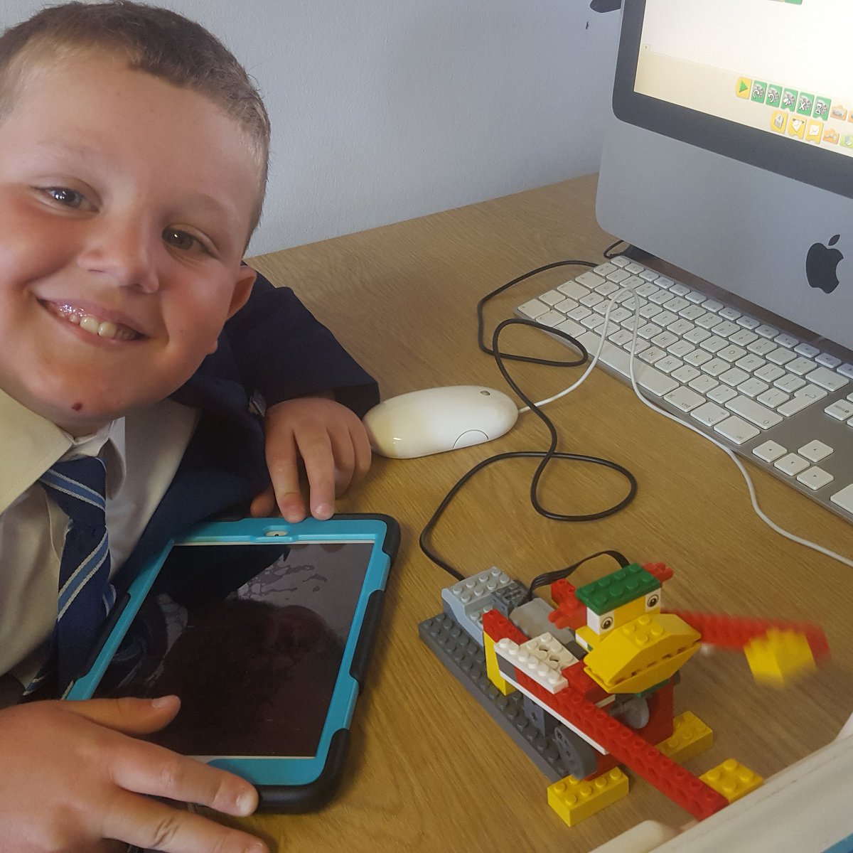 SofiaSfreeman's tweet photo. Exploring different beats using cams with gr1 robotics #drummingmonkey @ParklandsTweet https://t.co/vmcLEgLoXr