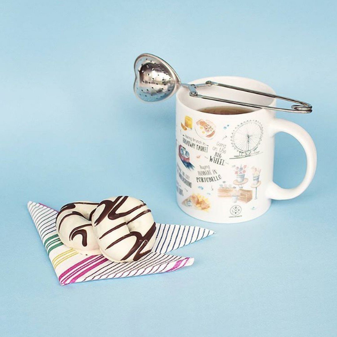 Ilustraciones + colores + unos buenos dulces. Os damos los buenos días con esta foto de la mano de <a href="/samigarra/">Sami Garra</a>.