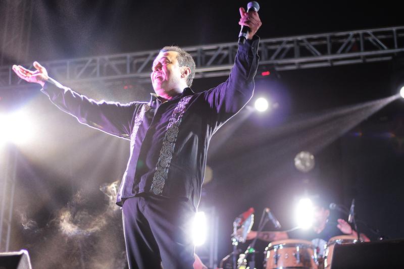 El Rey del Bolero <a href="/carlos_cuevas/">CARLOS CUEVAS</a> en el excelente concierto en acapulco con motivo de la Nao 2016, magistral