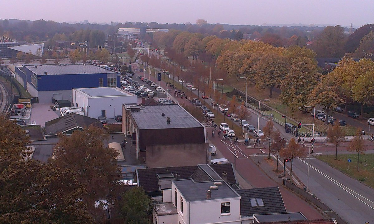 ZwolleFietst's tweet photo. Vandaag goede doorstroming #fietsverkeer Willemsvaart #Zwolle, want geen laden en lossen bij #Autopalace. https://t.co/wo7glCs9nw