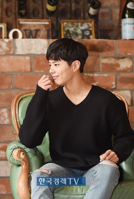 officialbogumph's tweet photo. [PHOTO] 161026 Park Bo Gum during his post drama interview with the press

© https://t.co/vobD8pcvVM
#ParkBoGum #PostDramaInterview https://t.co/lZw6IwqBv5