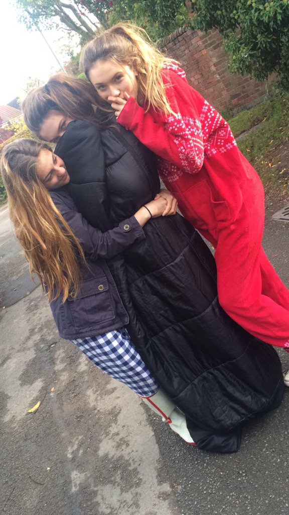 eve_allison1's tweet photo. Happy birthday Hannah! Have a great day. Love you  xx @BrittenHannah https://t.co/wWq5Rfz9El