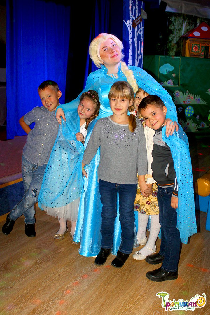 Оказывается, Эльза - не только волшебница, но и профессиональная модель! =)