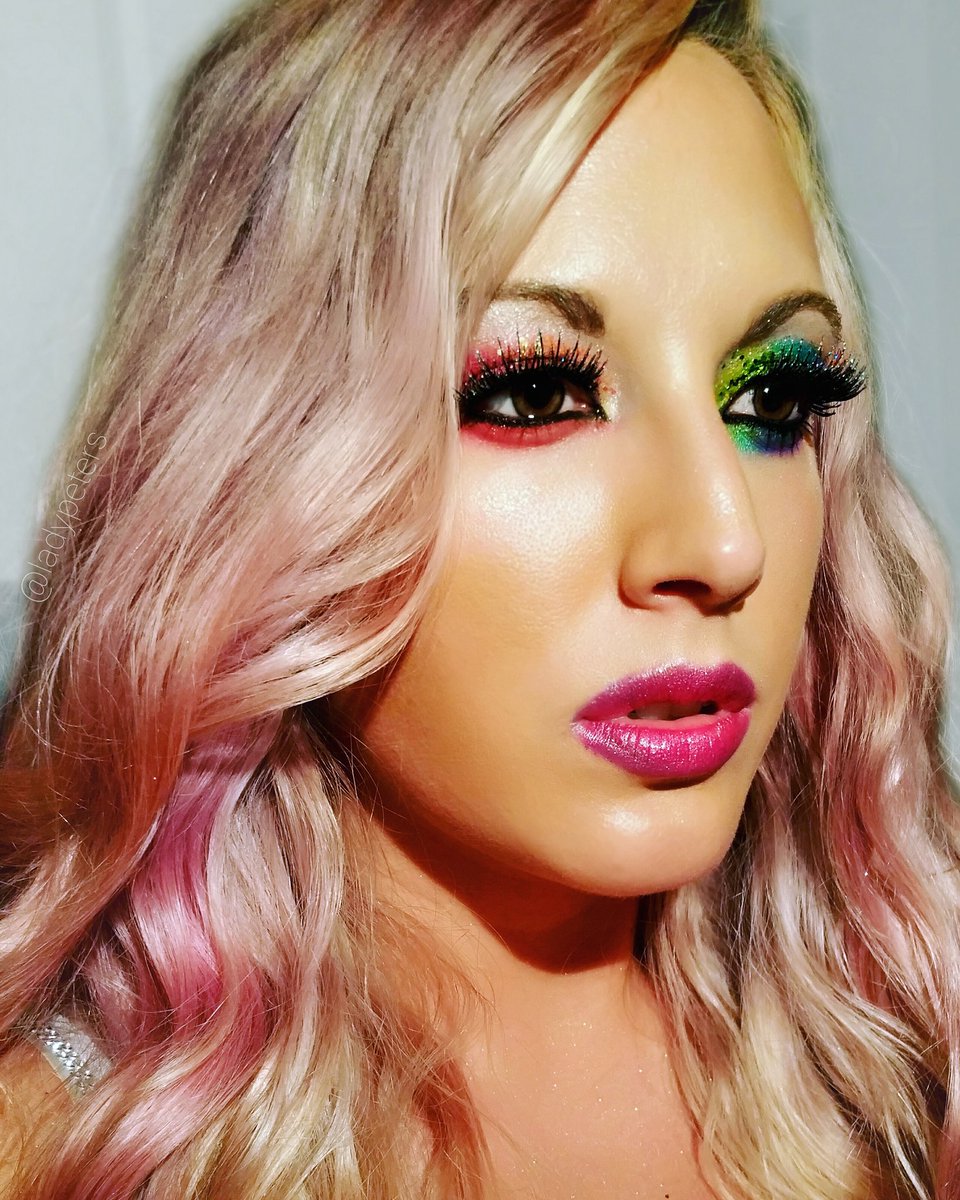 LadyPetersa's tweet photo. Currently thinking about being the Unicorn to my favorite #deadpool 🦄🦄🌈😘 @deadpoolmovie #deadpoolunicorn #halloween #RyanReynolds #favorite https://t.co/a5uGnQfG7s