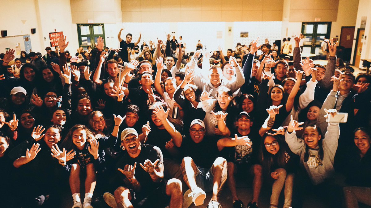 TTStreetTeam_'s tweet photo. Ended the high school tour with Tiyan and Guam High! Amazing vibes today. Thank you! #TiyanHigh #GuamHigh #MyRootsTour https://t.co/IepDSjFsRV