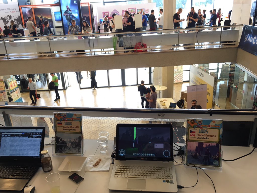 PlanetNomads's tweet image. So it&apos;s begun. Come beat Daniel with your creativity @CasualConnect #IndieFloor #DevShowcase #PlanetNomads #TelAviv