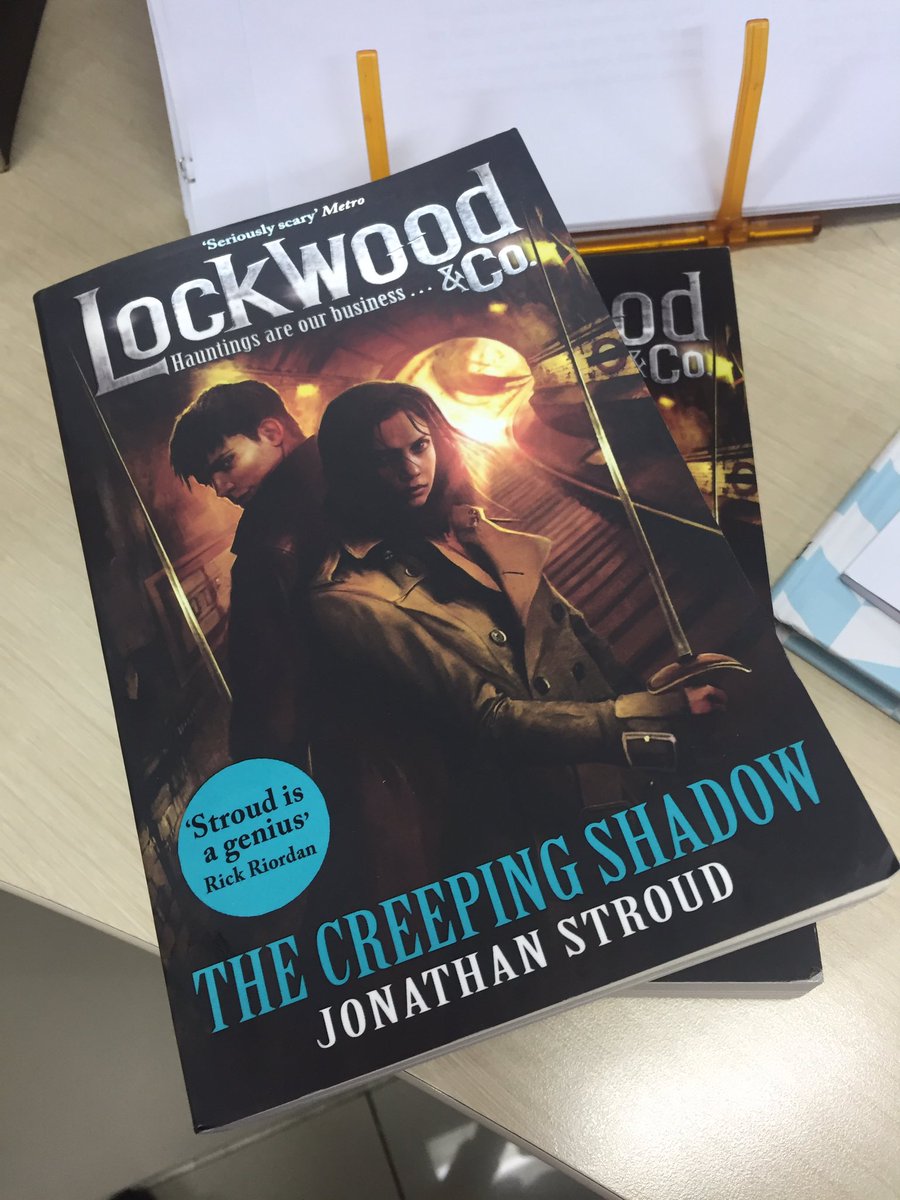 Barusan sampai: The Creeping Shadow <a href="/JonathanAStroud/">Jonathan Stroud</a>. Langsung dikirim ke @pdchusfani utk diterjemahkan. Siap2 ya, <a href="/StroudINA/">Stroudians Indonesia</a> :)