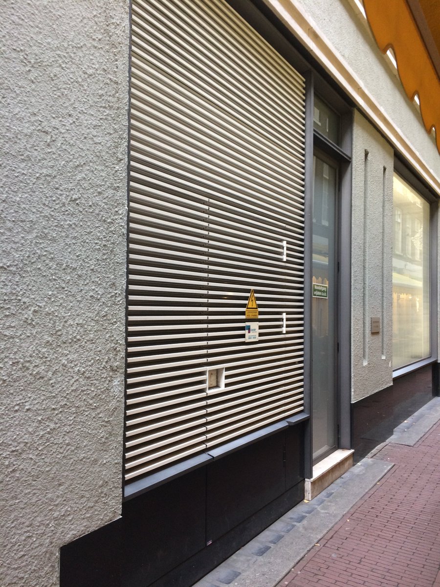 jazo_nl's tweet photo. #ZARA Amsterdam heeft wel een heel bijzondere #JAZO trafodeur gekregen, met meedraaiende borstwering @ZARA @LianderNL https://t.co/tAjPCqHw9x