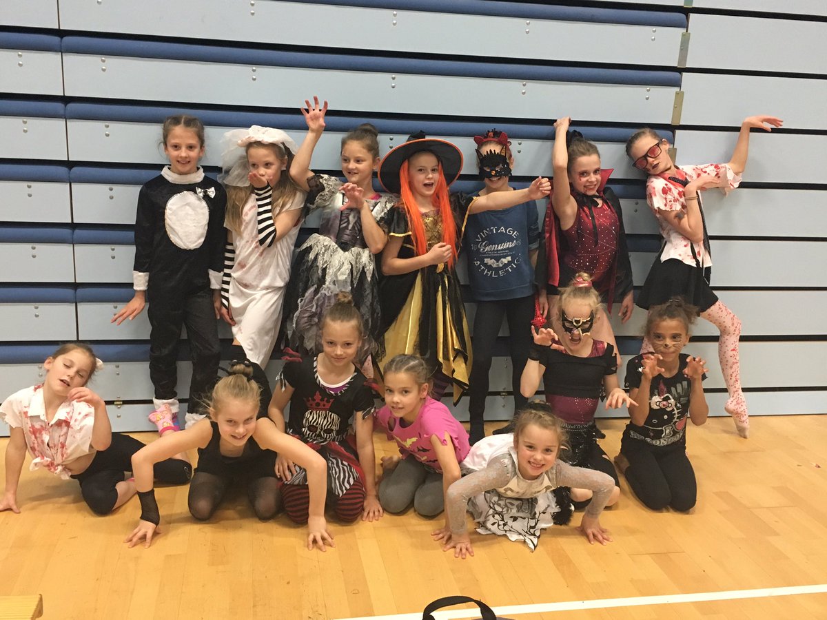 southdevongym's tweet photo. Fab effort from these ladies #halloween2016 #fancydress #pinarmy 🎃🕷🕸😱 https://t.co/Q11igRYOmV