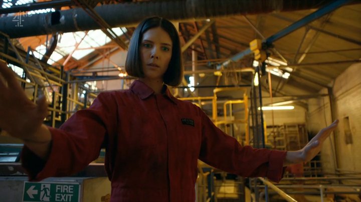 SonyaCassidyFan's tweet photo. #Humans 2x01 Sonya screencaps, more on our FB page  https://t.co/49FnaNLIAt #TeamHester https://t.co/h7N5rDPCl0