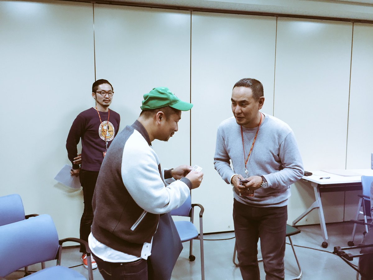 藤井健太郎 در توییتر シオプロと佐藤映像の名刺交換