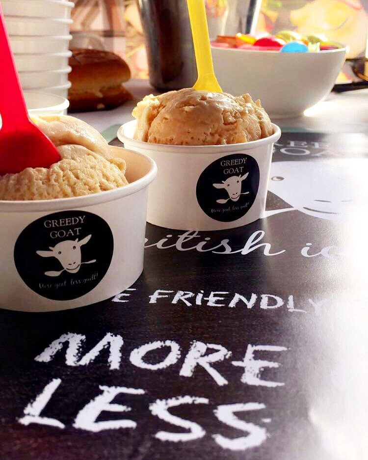 Change Group tweet media